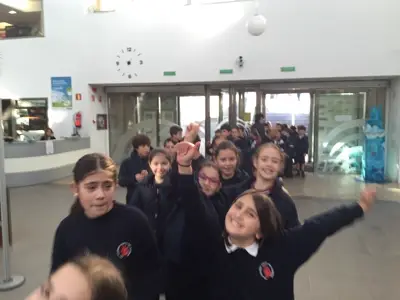 Salida de 3º y 4º de Primaria al teatro en inglés, con la obra «Peter Pan». Curso 2016-17, foto 15 de 56