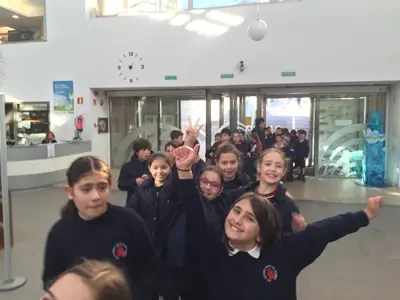 Salida de 3º y 4º de Primaria al teatro en inglés, con la obra «Peter Pan». Curso 2016-17, foto 16 de 56