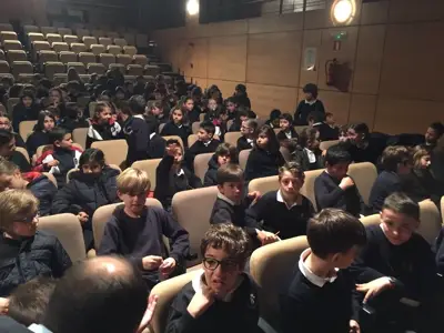 Salida de 3º y 4º de Primaria al teatro en inglés, con la obra «Peter Pan». Curso 2016-17, foto 22 de 56