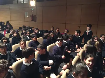 Salida de 3º y 4º de Primaria al teatro en inglés, con la obra «Peter Pan». Curso 2016-17, foto 23 de 56