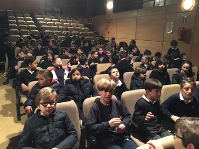 Salida de 3º y 4º de Primaria al teatro en inglés, con la obra «Peter Pan». Curso 2016-17, foto 24 de 56