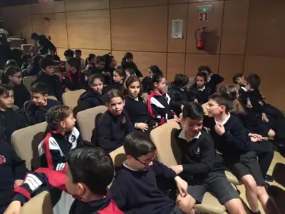 Salida de 3º y 4º de Primaria al teatro en inglés, con la obra «Peter Pan». Curso 2016-17, foto 27 de 56