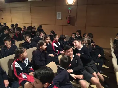 Salida de 3º y 4º de Primaria al teatro en inglés, con la obra «Peter Pan». Curso 2016-17, foto 28 de 56