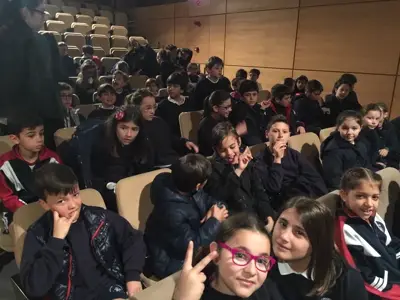 Salida de 3º y 4º de Primaria al teatro en inglés, con la obra «Peter Pan». Curso 2016-17, foto 29 de 56