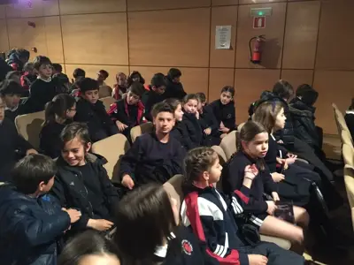 Salida de 3º y 4º de Primaria al teatro en inglés, con la obra «Peter Pan». Curso 2016-17, foto 30 de 56