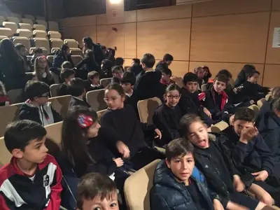 Salida de 3º y 4º de Primaria al teatro en inglés, con la obra «Peter Pan». Curso 2016-17, foto 31 de 56