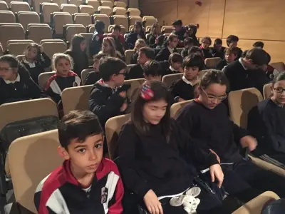 Salida de 3º y 4º de Primaria al teatro en inglés, con la obra «Peter Pan». Curso 2016-17, foto 33 de 56