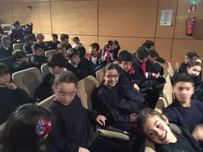 Salida de 3º y 4º de Primaria al teatro en inglés, con la obra «Peter Pan». Curso 2016-17, foto 34 de 56