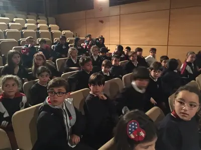 Salida de 3º y 4º de Primaria al teatro en inglés, con la obra «Peter Pan». Curso 2016-17, foto 35 de 56