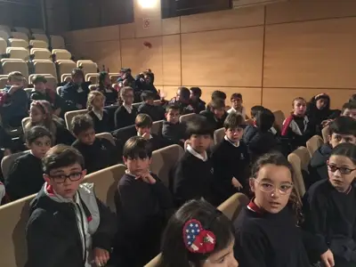 Salida de 3º y 4º de Primaria al teatro en inglés, con la obra «Peter Pan». Curso 2016-17, foto 36 de 56