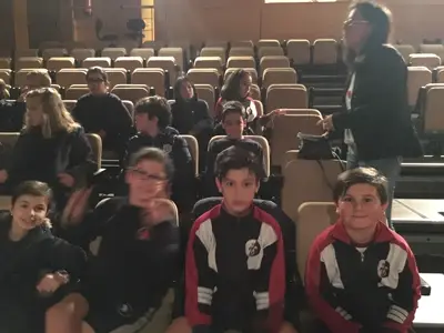 Salida de 3º y 4º de Primaria al teatro en inglés, con la obra «Peter Pan». Curso 2016-17, foto 37 de 56
