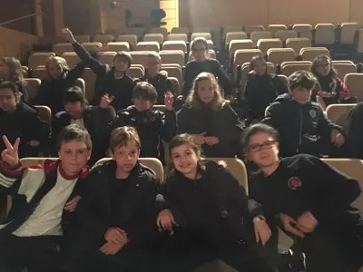 Salida de 3º y 4º de Primaria al teatro en inglés, con la obra «Peter Pan». Curso 2016-17, foto 39 de 56