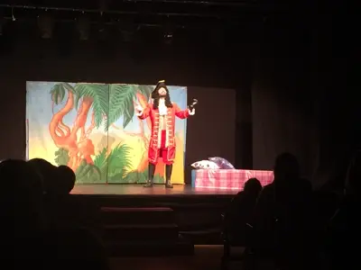 Salida de 3º y 4º de Primaria al teatro en inglés, con la obra «Peter Pan». Curso 2016-17, foto 43 de 56