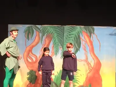 Salida de 3º y 4º de Primaria al teatro en inglés, con la obra «Peter Pan». Curso 2016-17, foto 45 de 56