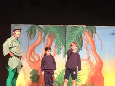 Salida de 3º y 4º de Primaria al teatro en inglés, con la obra «Peter Pan». Curso 2016-17, foto 46 de 56