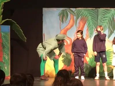 Salida de 3º y 4º de Primaria al teatro en inglés, con la obra «Peter Pan». Curso 2016-17, foto 47 de 56