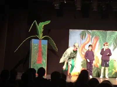 Salida de 3º y 4º de Primaria al teatro en inglés, con la obra «Peter Pan». Curso 2016-17, foto 49 de 56