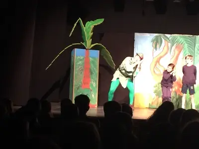 Salida de 3º y 4º de Primaria al teatro en inglés, con la obra «Peter Pan». Curso 2016-17, foto 51 de 56