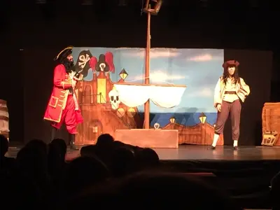 Salida de 3º y 4º de Primaria al teatro en inglés, con la obra «Peter Pan». Curso 2016-17, foto 56 de 56