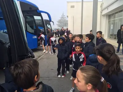 Salida de 3º y 4º de Primaria al teatro en inglés, con la obra «Peter Pan». Curso 2016-17, foto 6 de 56