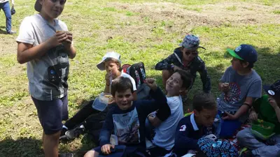 Primera foto de Excursión de 3º y 4º de Primaria al centro equestre «As Leiras». Curso 2016-17
