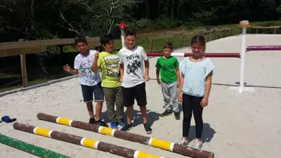 Excursión de 3º y 4º de Primaria al centro equestre «As Leiras». Curso 2016-17, foto 3 de 174